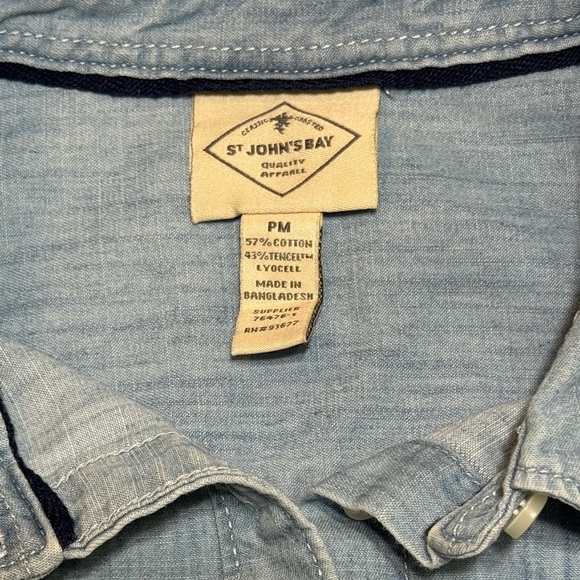 St. John's Bay Light Blue Chambray Sleeveless Button Down Shirt Size PM Like New - Picture 4 of 5